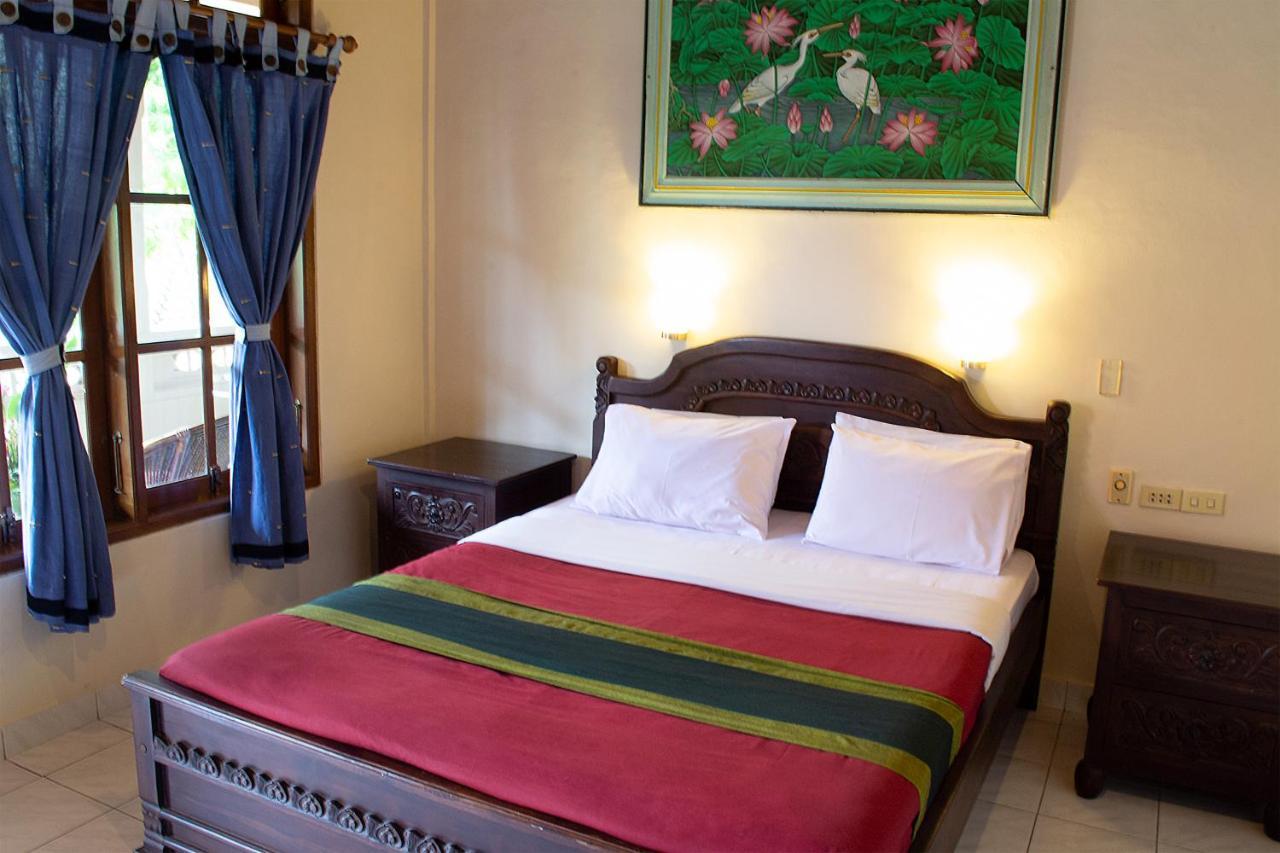 Flamboyan Hotel Kuta Lombok Exteriör bild