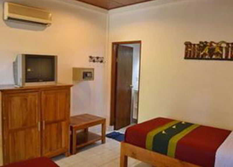 Flamboyan Hotel Kuta Lombok Exteriör bild