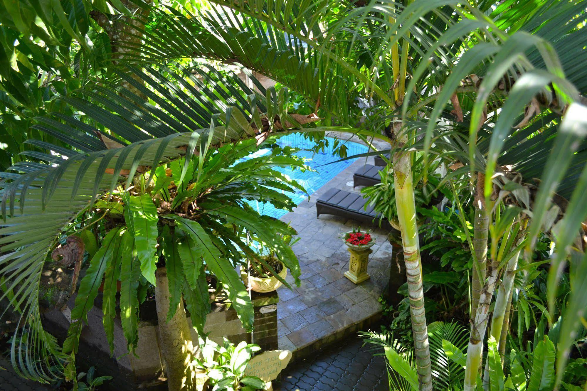Flamboyan Hotel Kuta Lombok Exteriör bild