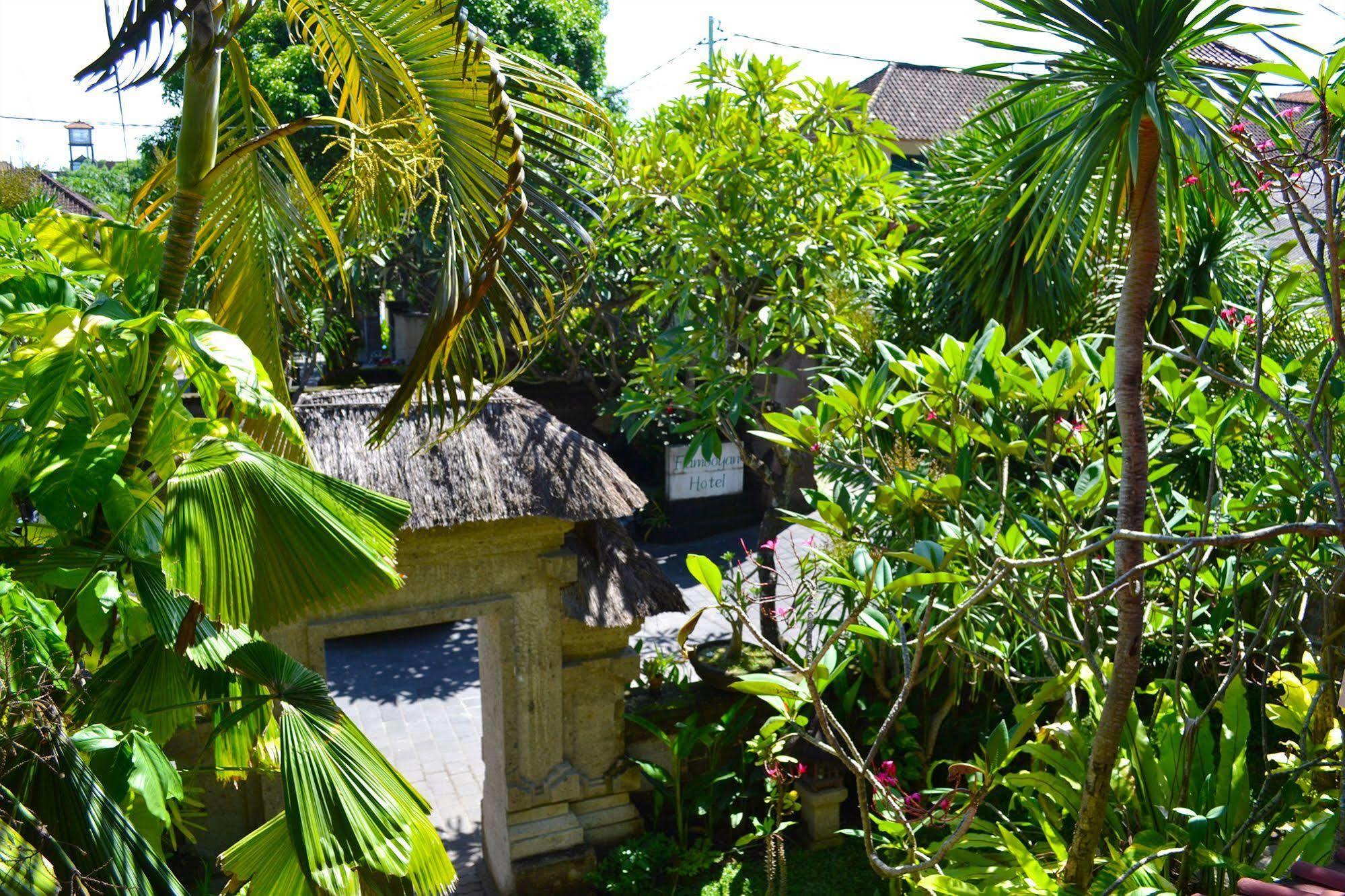 Flamboyan Hotel Kuta Lombok Exteriör bild